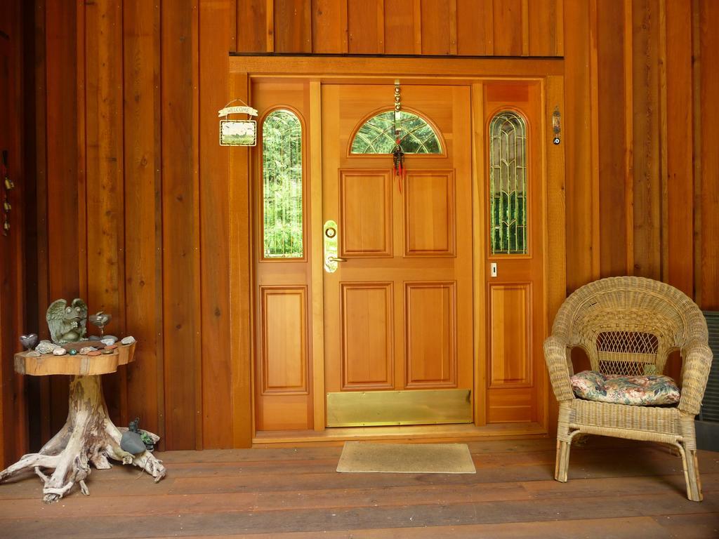 Davis Brook Retreat Bed & Breakfast Sechelt Exterior photo