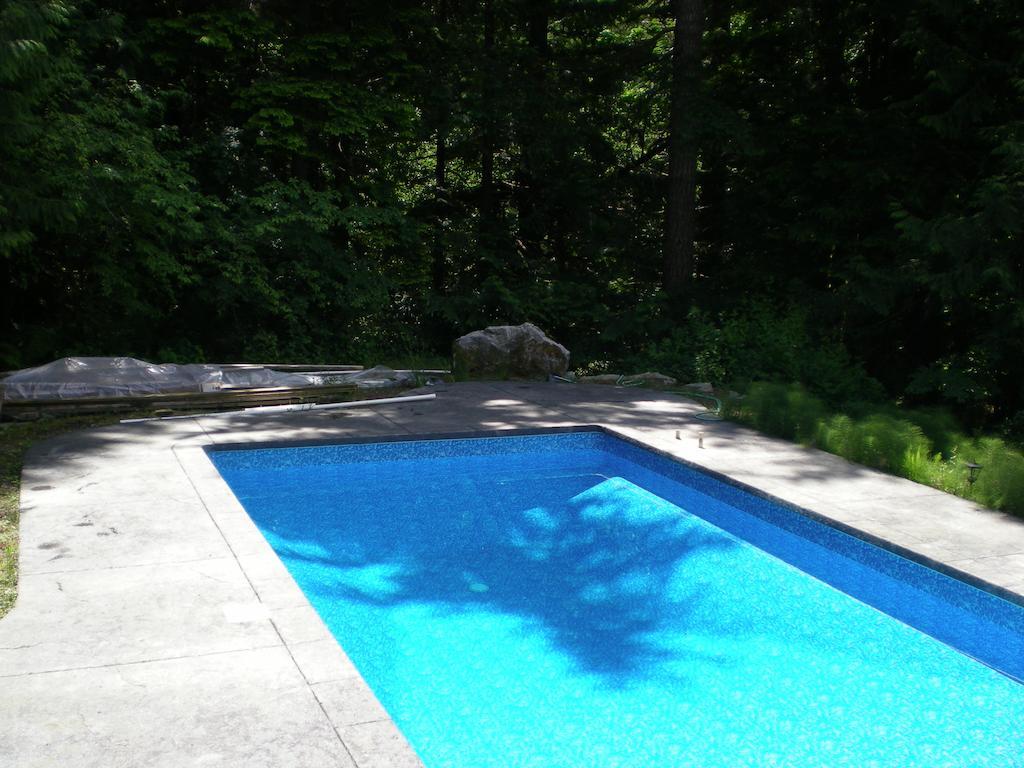 Davis Brook Retreat Bed & Breakfast Sechelt Exterior photo