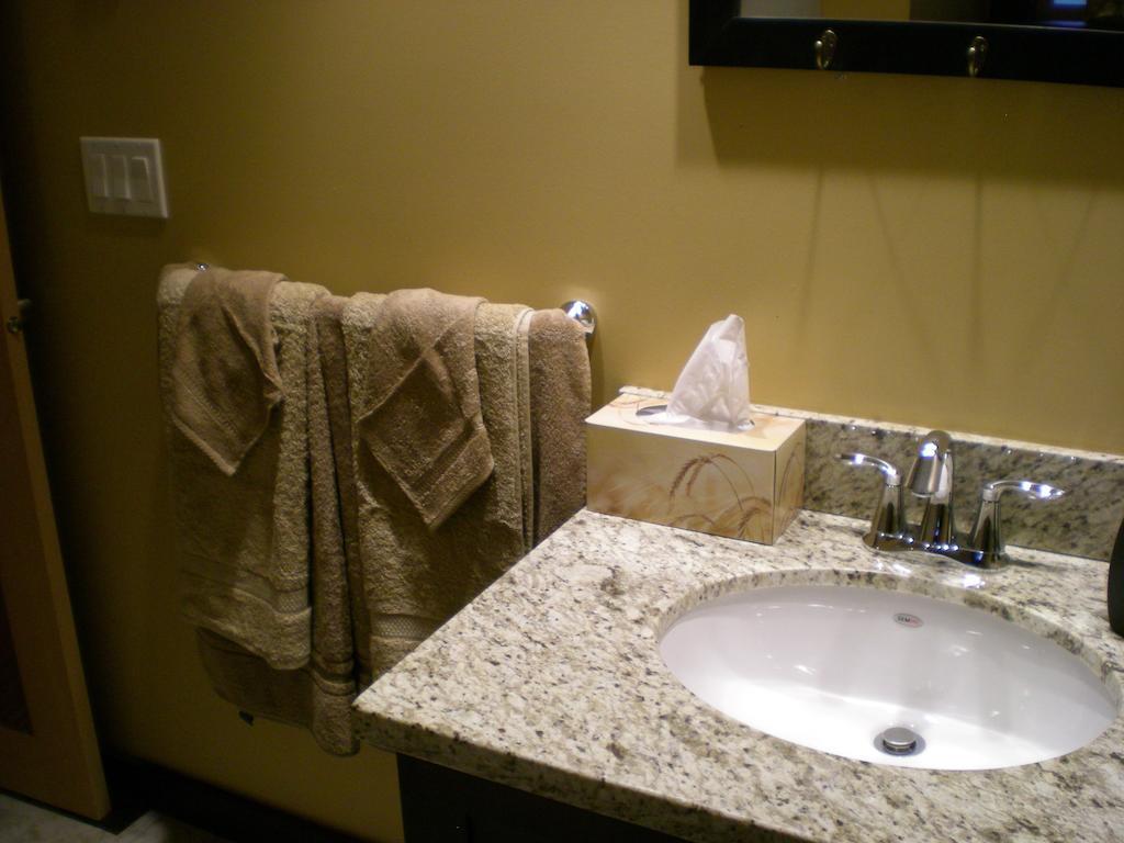Davis Brook Retreat Bed & Breakfast Sechelt Room photo