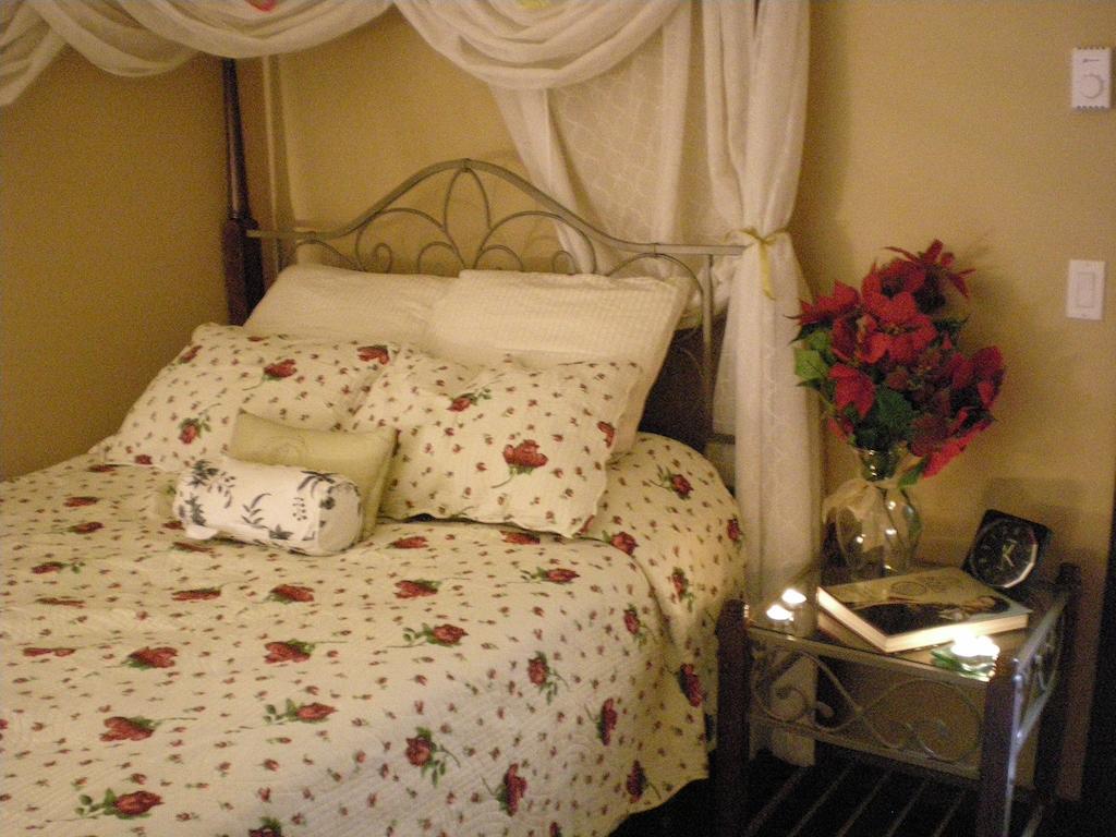 Davis Brook Retreat Bed & Breakfast Sechelt Room photo