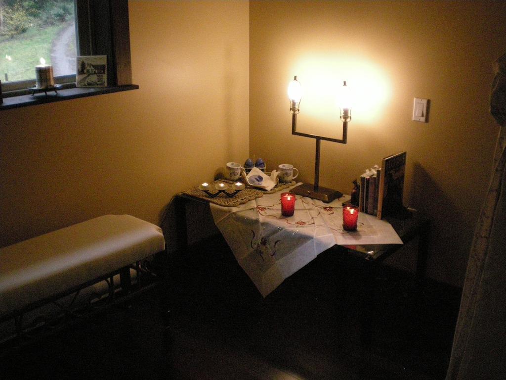 Davis Brook Retreat Bed & Breakfast Sechelt Room photo