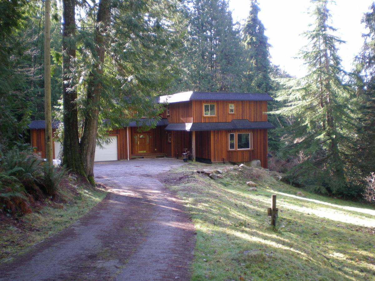 Davis Brook Retreat Bed & Breakfast Sechelt Exterior photo