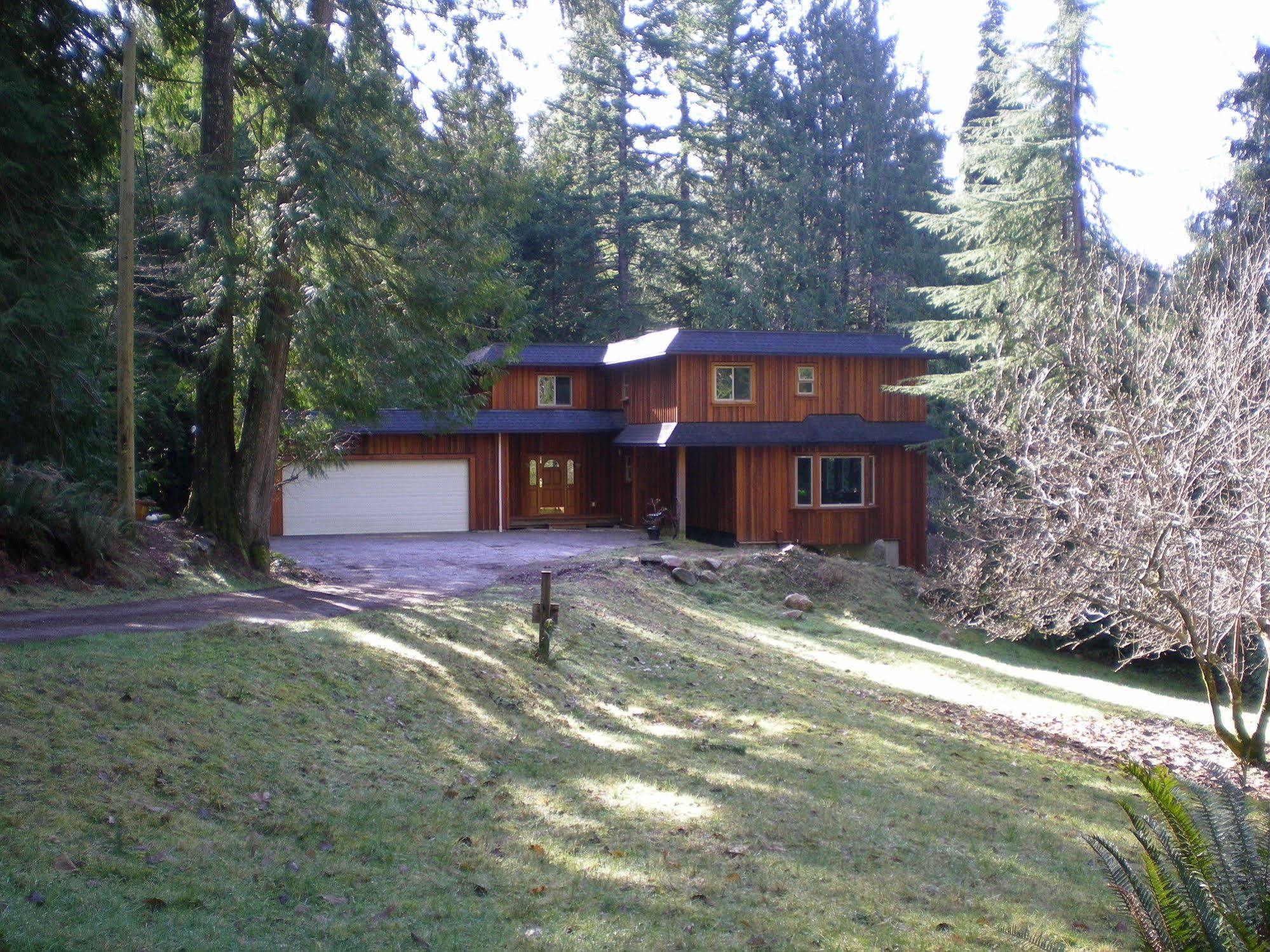 Davis Brook Retreat Bed & Breakfast Sechelt Exterior photo
