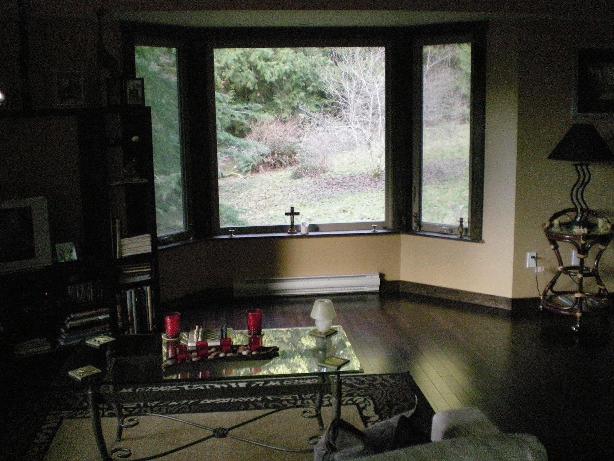 Davis Brook Retreat Bed & Breakfast Sechelt Exterior photo